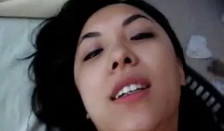 Mature salope avoir du plaisir sex maman video avec une jeune lesbienne