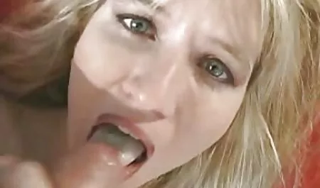 Busty brunette teen porno belle seins baise avec un mec de bijoux