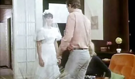 Beau-père a aidé la belle-fille xxx fille et fille Amilia Onyx et son bébé l'a baisé en gratitude