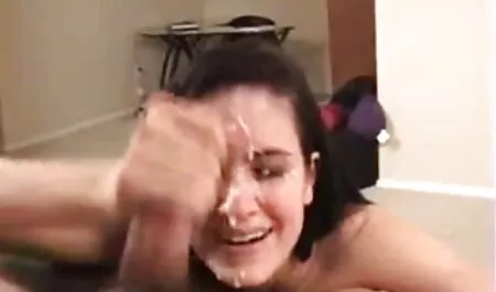 Douce brune porno femme hijab gémit paresseusement de Cooney, baise et prend sperme dans la chatte
