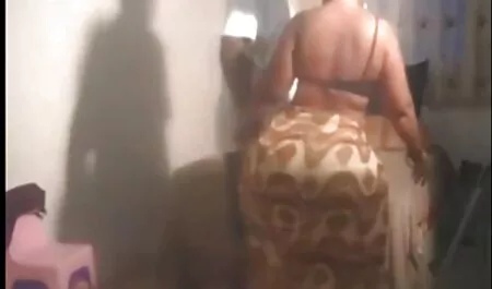 Câlins Blonde avec une grosse Bite et profiter de sperme dans la Bouche porno femme et animal