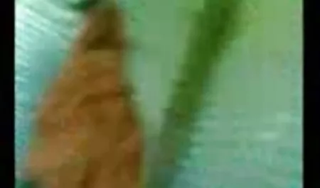 Deux porno femme violee gars sucer vigoureux mâle bite