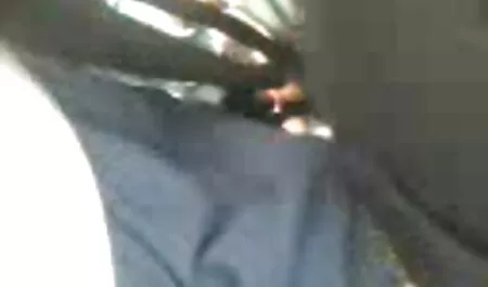 Sexy Ebony video porno des lesbienne lala Camile fait un échauffement et baise avec un chien