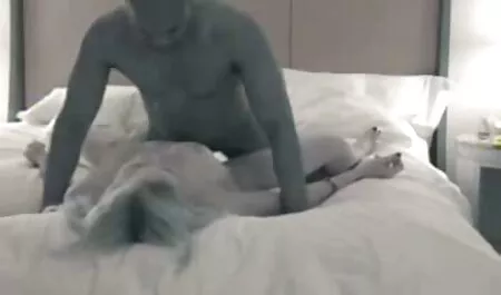 Brunette Sexy baise sa chatte pour petite amie sur une elle se fait violer porno webcam