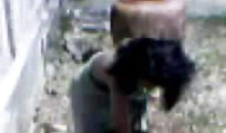 Mince blonde en filets de porno animal avec femme pêche baise anal avec deux gars