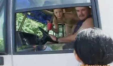 Brunette aime lécher le cul de son porno fille masturbation amant.