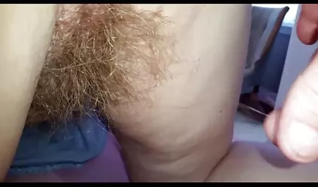 Jeune Étudiante asiatique est venu à Porncasting et baise avec le sexe vierge video Producteur.