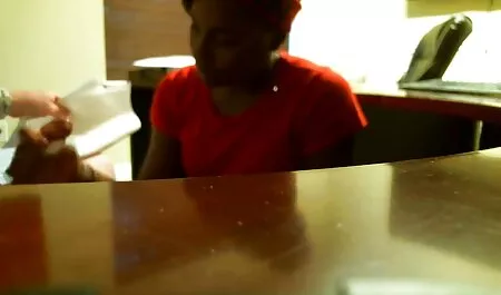Deux poussins ont décidé de xxx femme seule pratiquer avec un voisin.