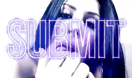 Sexy aux yeux bleus brunette femme porno xxx baise en bas anal en rose