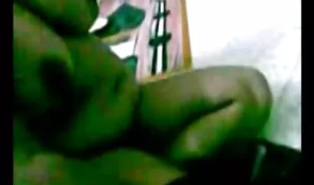 Adolescent Blonde Allemande suce la bite du mec tu kiff porno black