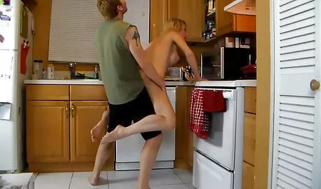 Jeune femme metisse porno blonde caresse son doux ami et son trio