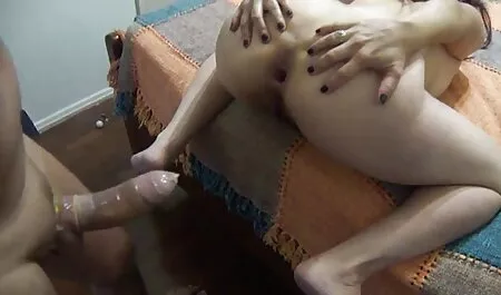 Blonde Sexy infirmière porno fille masturbe baise un patient malade dans sa chambre après la numérisation