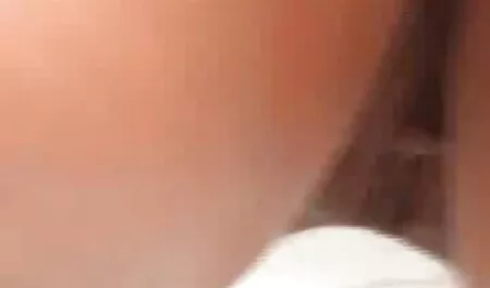 Un jeune couple a décidé de faire l'amour devant porno black chatte poilue la caméra.