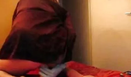 Belle fille latino-américaine avec culotte xxx de gros culs lécher les chattes et baiser les hommes chauds