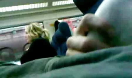 Sexy salope aux gros seins se fait baiser dans l'anal avec deux porno belle chate bites