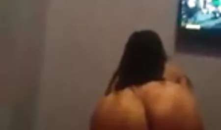 Très gros seins MILF caresse la chatte belle femme xxx blonde