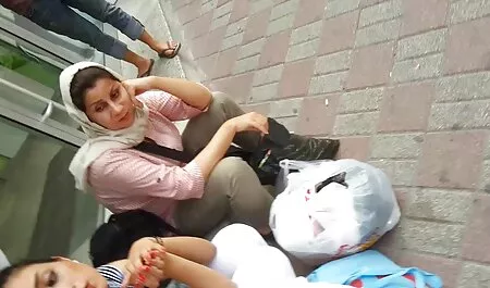Secouer ma grosse bite porno les femmes africains pour elle et cumming sur la table