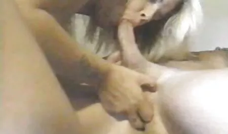 Deux Lesbiennes fille rousse porno sexy baise sous la Musique