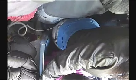 Deux garçons ont mis la caméra, ont invité la blonde et ont commencé à la faire frire porno des femmes arabes sur deux queues.
