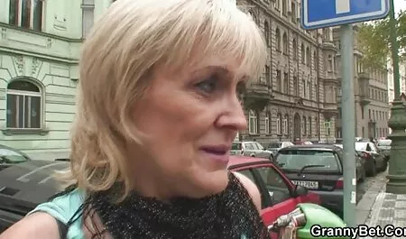 Homme chauve porno femme grosse noir baise blonde Karla Kush après avoir joué au golf