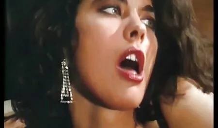 Le mec baisée brune dans xxx fille noir la chatte rasée