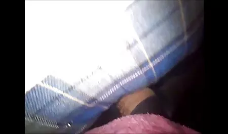 Câlins D'un petit chaton, un membre jouit D'un cul doux et affamé, forçant le bébé à gémir et à exposer sa bouche sous le flux chaud de grosse femme xxx sperme