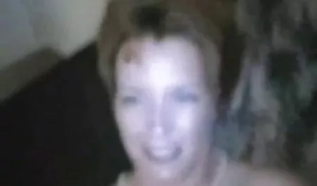 Femme porno avec belle maman fait une grande pipe.