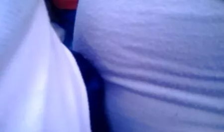 Jolie Bryce Hunter dans les publicités porno des femmes enceintes obtient une bouchée de sperme