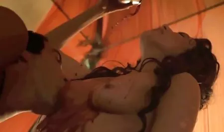 Busty Fille fantastique pipe porno avec mere