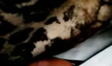 Cette mère a un gros cul élastique, de gros seins et un beau visage, elle lèche aussi la bite juste pour se faire baiser dur et longtemps. gros femme porno
