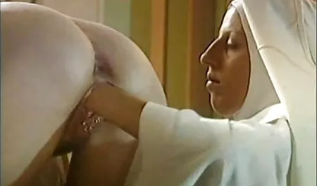 Adultes mec baise Étudiant dans la Bouche et le Cul. Il pétrit d'abord dans sa bouche, puis d'un doigt un point et y insère son énorme membre. Étudiant gémissant comme maman black xxx une pute