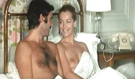 Le gars a appelé l'agence et a appelé une femme de xxx porno vieille chambre sexy.