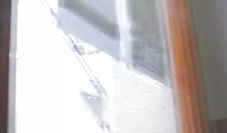 Sexy Britney chevauche la bite de son femme mince xxx homme