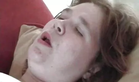 Le petit bébé a préparé les femmes nues xxx une surprise pour le gars et a sucé sa grosse bite.
