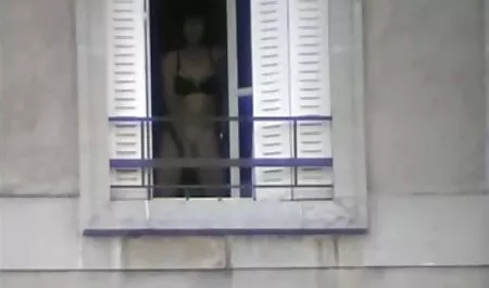 Mec baise une blonde et jeune fille en porno éjacule avec elle