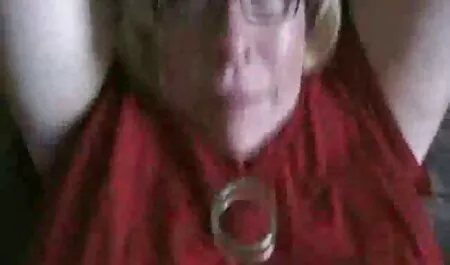 Le femme bbw porno mec avec une bite tordue baise une jeune blonde et verse du sperme dans sa bouche