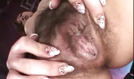 Les larmes cornées sautent activement sur un jeune fille porno francais membre d'un homme inconnu