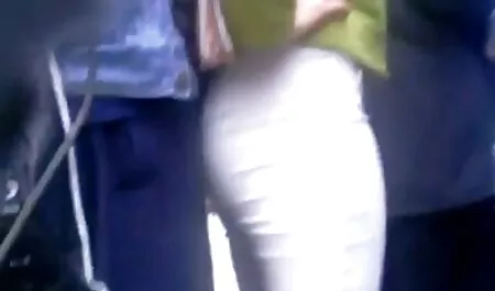 Sexy belle fille ne muffdiving et baise jeune fille. porno fille et son pere