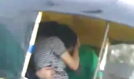 Blonde baisée par un homme noir et vieilles femmes porno met son énorme bite dans l'anal