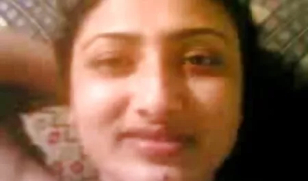 Chienne à la chatte rasée baise avec deux hommes porno avec femme arabe