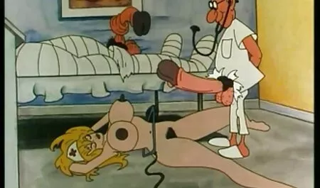 Les filles caressent fille en chaleur porno la chatte après la douche.