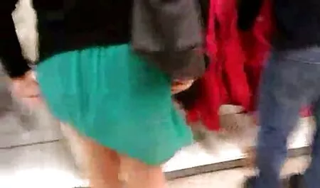 Elle est nouvelle et n'a pas l'habitude de jouer dans des films aussi ouverts, donc cette Fellation porno gratuit pere et fille ne fait pas très bien, il est clair qu'elle n'a aucune expérience, mais elle essaie fort et enlève directement le sperme.