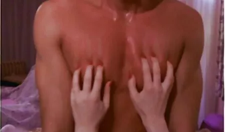 Petite porno entre fille blonde Elsa Jean baise un mec et aime Cooney.