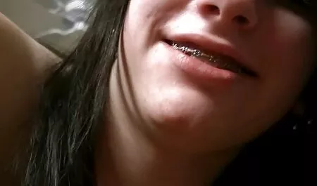 Homme lingerie sexy porn lubrique baise blonde et lèche la chatte posant 69