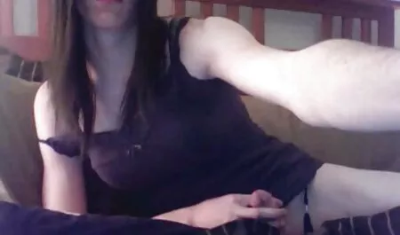 Dépravée Brune Joanna Ange avec des porno gratuit vierge tatouages sur le Corps percé dans anal