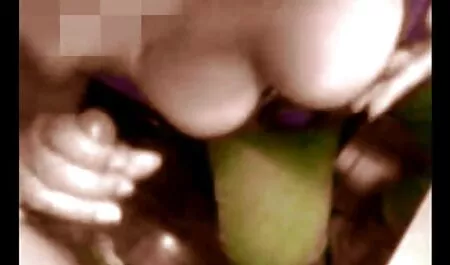 Britney suce la bite de son ami sur le porno femme enceinte black Yacht