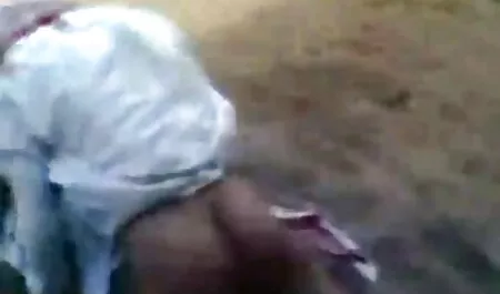 Femme mature se masturbe et caresse porno de jeune fille sa chatte.