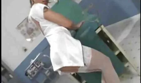 Lubrique mec lèche blonde femme fontaine porno anus et baise avec la langue