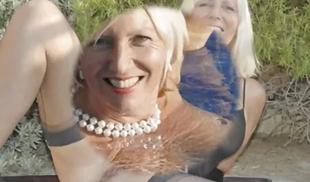 Cutie transexuelle porno belles filles baise avec une énorme bite
