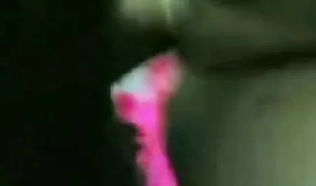 Le mec enfonce une blonde blonde dans une chatte blonde porno francais et la baise avec sa bite